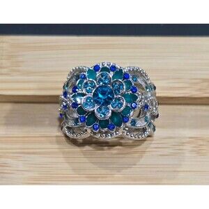 Womens blue rhinestone cocktail ring size 6, 0163